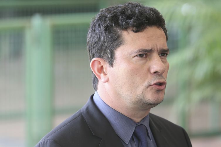 O coordenador do Grupo Técnico de Justiça, Segurança e Combate à Corrupção do Gabinete de Transição Governamental, Sergio Moro, fala à imprensa, no CCBB.