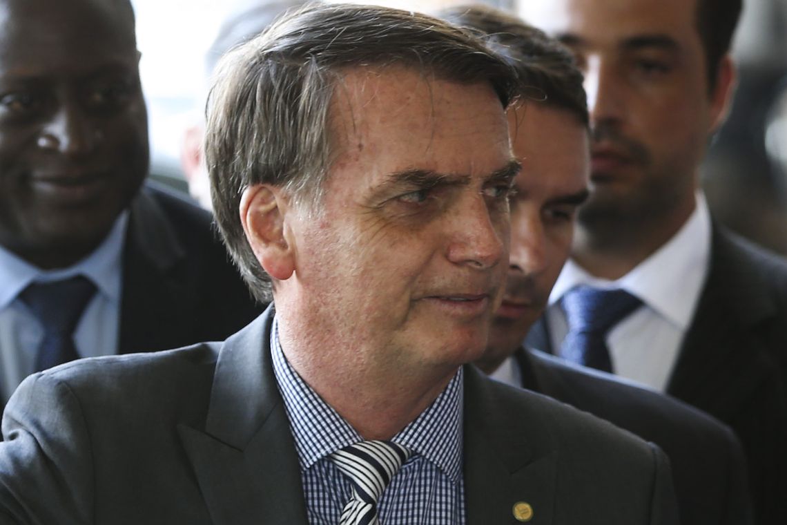 O presidente eleito Jair Bolsonaro fala à imprensa, no Centro Cultural do Banco do Brasil (CCBB), em BrasÃlia.