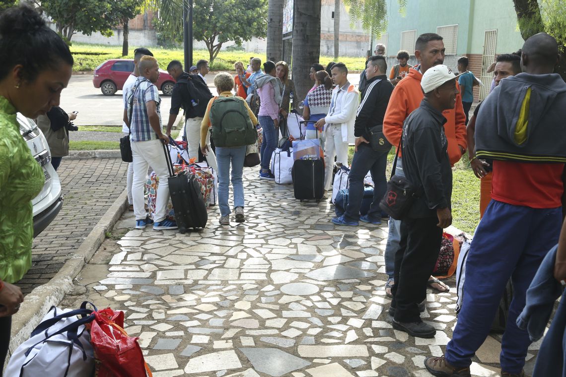 Migrantes venezuelanos vindos da cidade de Boa Vista, em Roraima, são acolhidos em uma paróquia para orientações e encaminhados para casas alugadas pelo programa de integração da Cáritas Brasileira, em São Sebastião, no Distrito Federal.