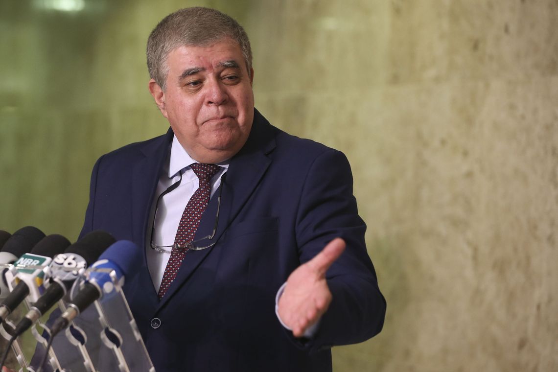 O ministro da Secretaria de Governo da Presidência da República, Carlos Marun, fala à imprensa, no Palácio do Planalto.