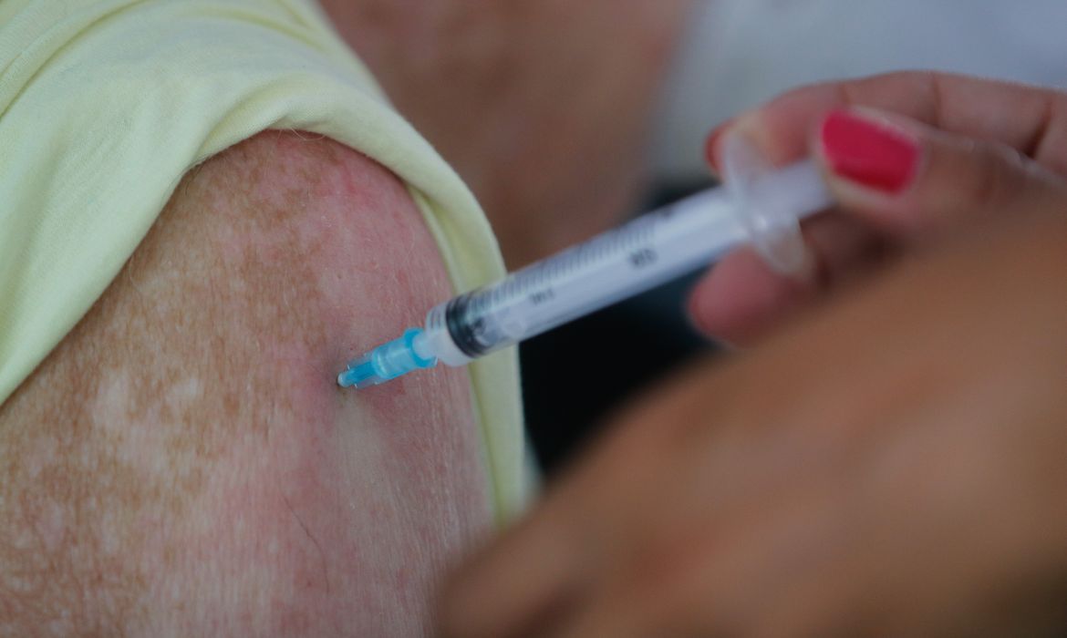 Vacinação contra a gripe para população-alvo começa dia 19 no Rio | Agência  Brasil