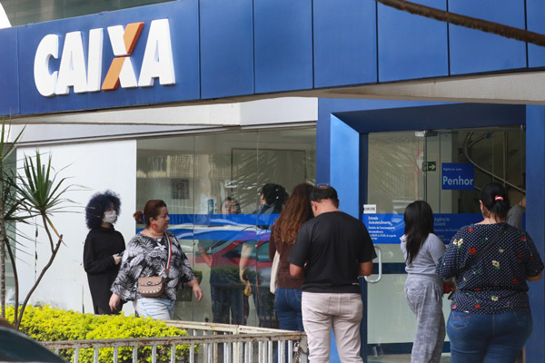 Caixa credita R$ 2,6 bi para 4 milhões de benefiários nascido em agosto - Economia