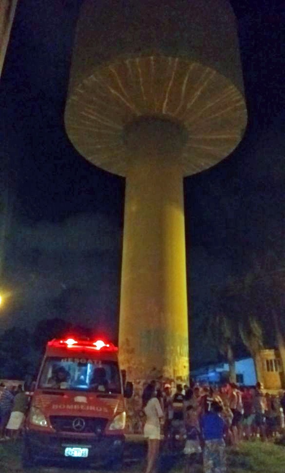 Acidente aconteceu em reservatório de água em Olinda (Foto: Ascom/Corpo de Bombeiros)