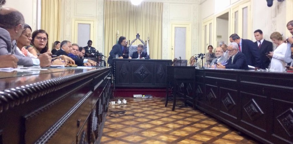 CCJ da Alerj discute prisão de Picciani, Albertassi e Paulo Melo (Foto: Gabriel Barreira/G1)