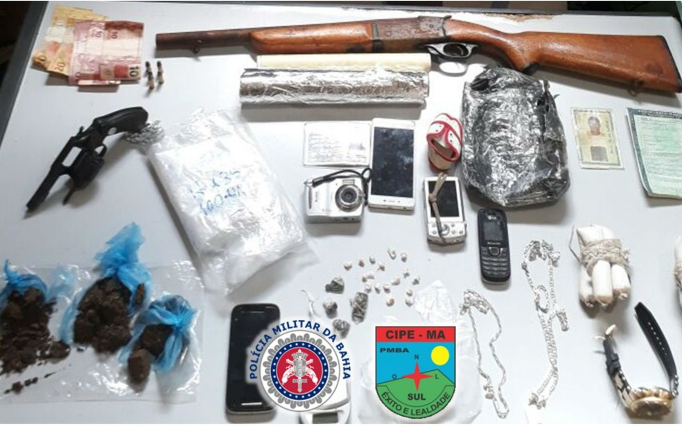 Material foi apreendido com dupla em Itanhém, na Bahia (Foto: Divulgação/Polícia Militar)