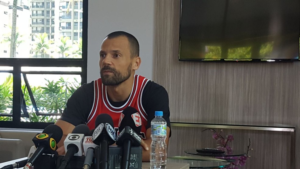 Cavalieri recebeu jornalistas para conversa na Barra da Tijuca (Foto: Hector Werlang / GloboEsporte.com)