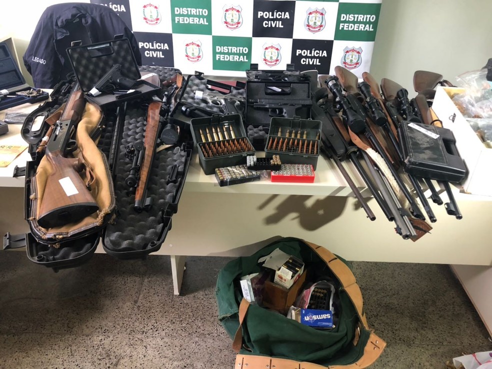 Armas apreendidas na OperaÃ§Ã£o Paiol, deflagrada pela PolÃ­cia Civil do DF contra o trÃ¡fico de armas (Foto: LuÃ­sa Doyle/TV Globo)