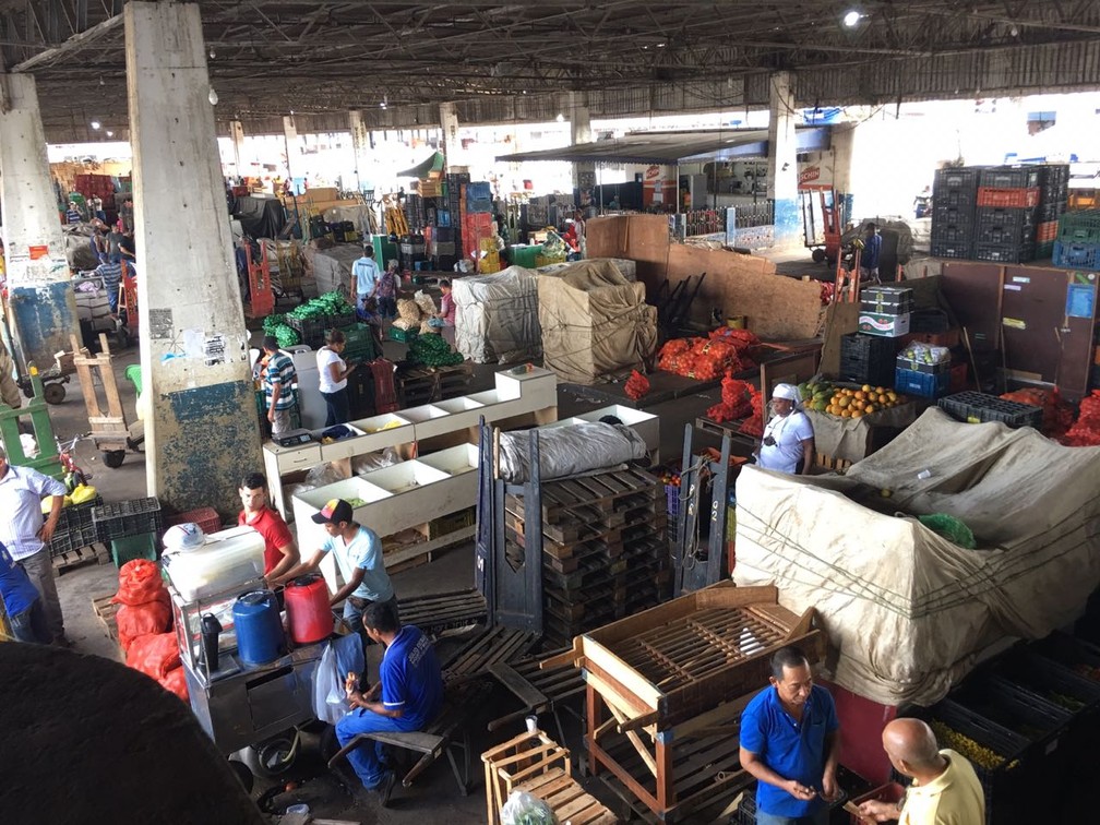 Ceasa de SimÃµes Filho tem baixo movimento, falta de mercadoria e alta de preÃ§os, por conta da greve dos caminhoneiros (Foto: Juliana Almirante/G1 Bahia)