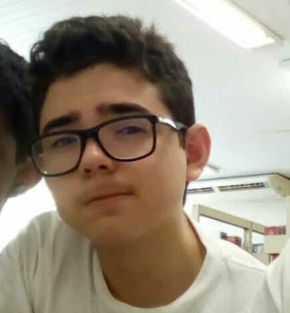 Adolescente morre eletrocutado ao ligar carregador de celular na tomada em Teresina. (Foto: Arquivo Pessoal/JoÃ£o Lucas)