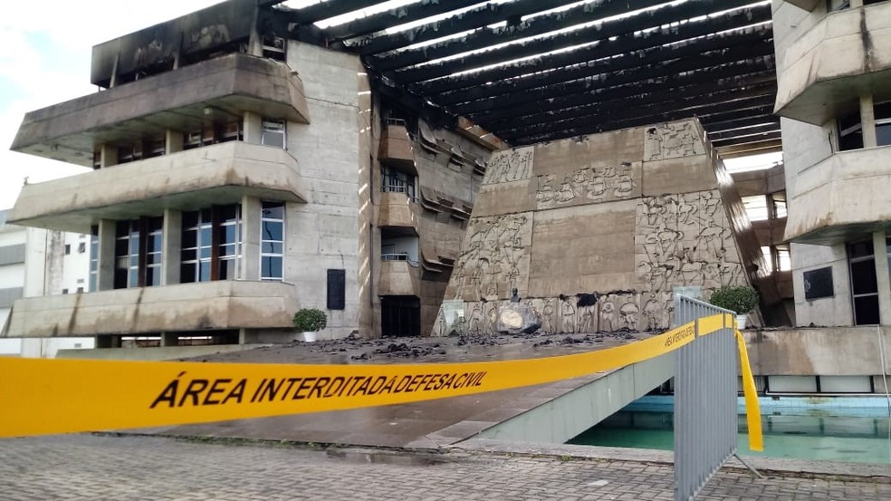 PrÃ©dio da Assembleia Legislativa da Bahia apÃ³s incÃªndio (Foto: Vanderson Nascimento/TV Bahia)