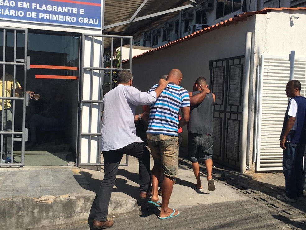 Paulo SÃ©rgio ao chegar para a audiÃªncia de custÃ³dia em Salvador â?? Foto: JoÃ£o Souza/ G1