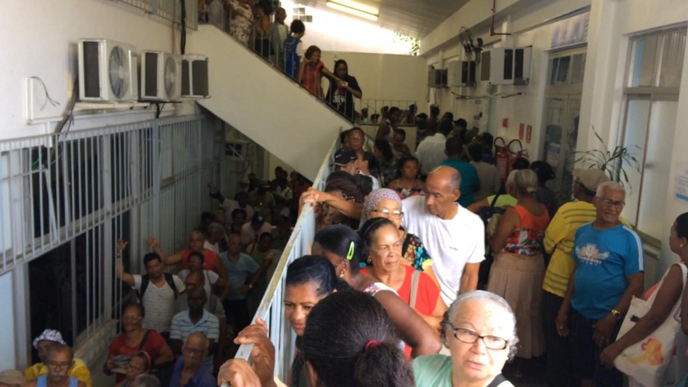 Pacientes no mmulticentro de saÃºde Carlos Gomes, em Salvador â?? Foto: Camila Oliveira/TV Bahia