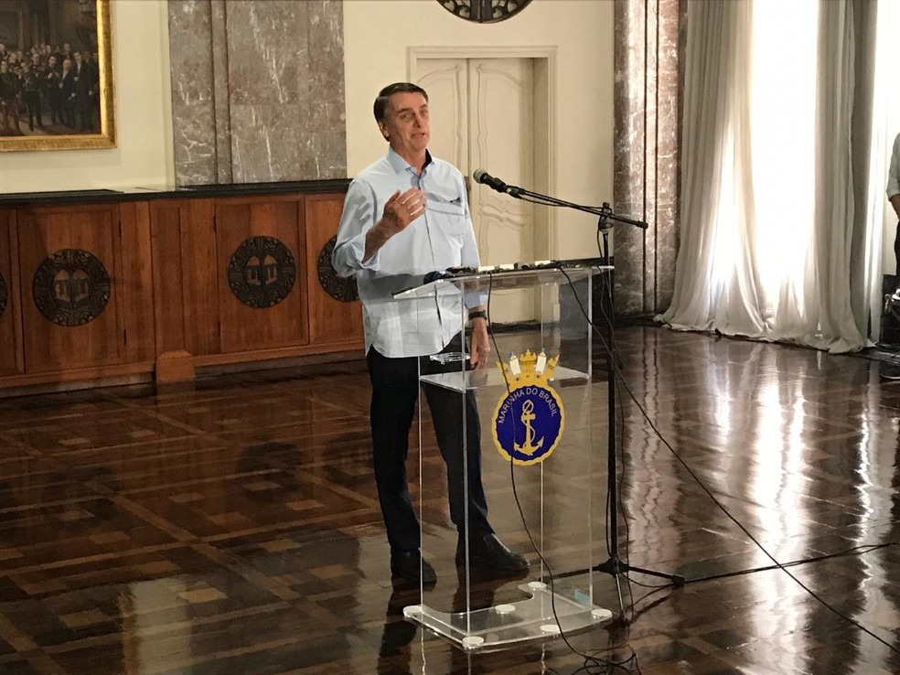 O presidente eleito Jair Bolsonaro fala com a imprensa no Rio de Janeiro â?? Foto: Fernanda Rouvenat/G1