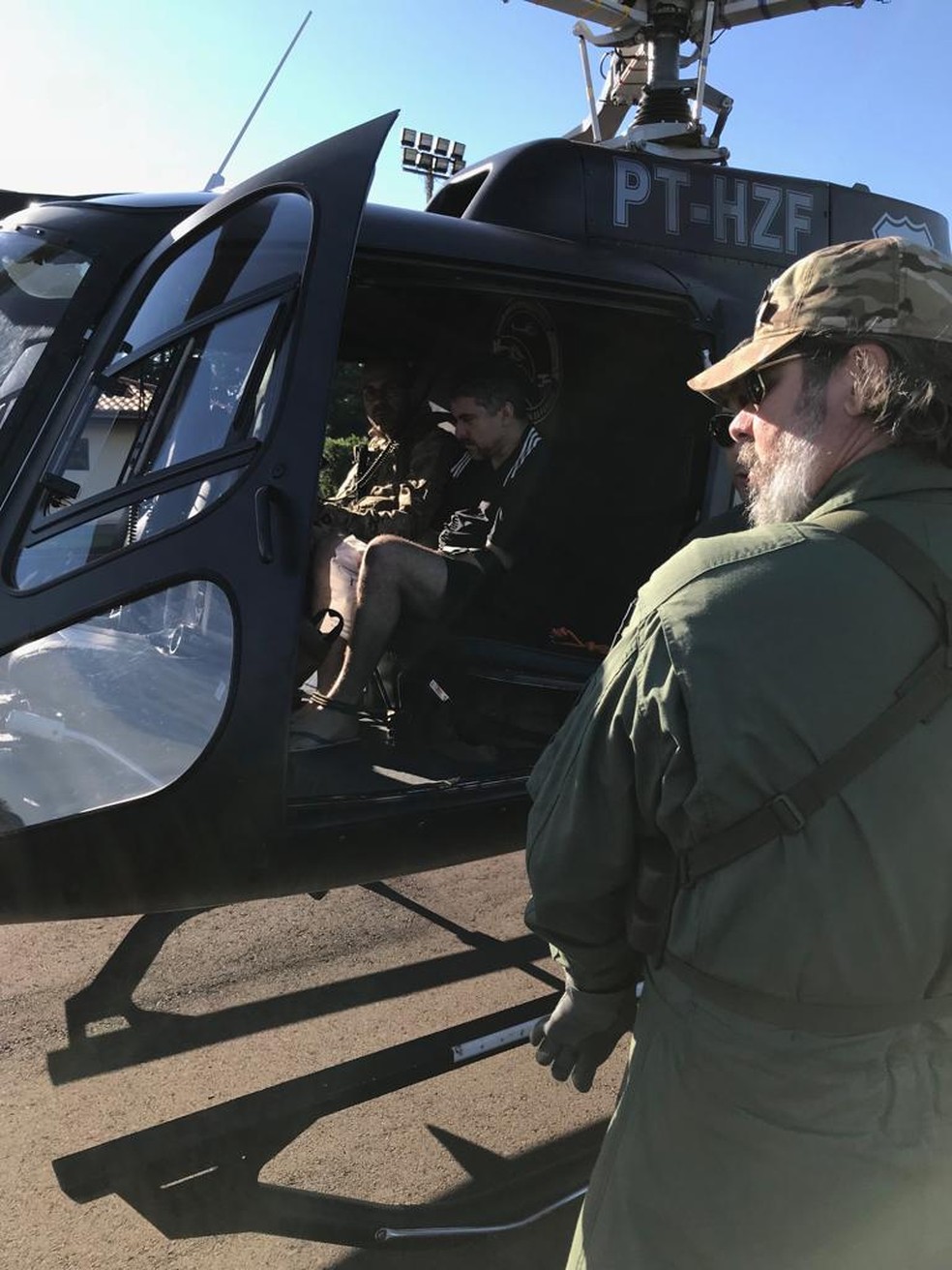 Expulsão do Piloto começou por volta das 5h e ele foi entregue por volta das 7h em território brasileiro â?? Foto: Ministério Público paraguaio/Divulgação