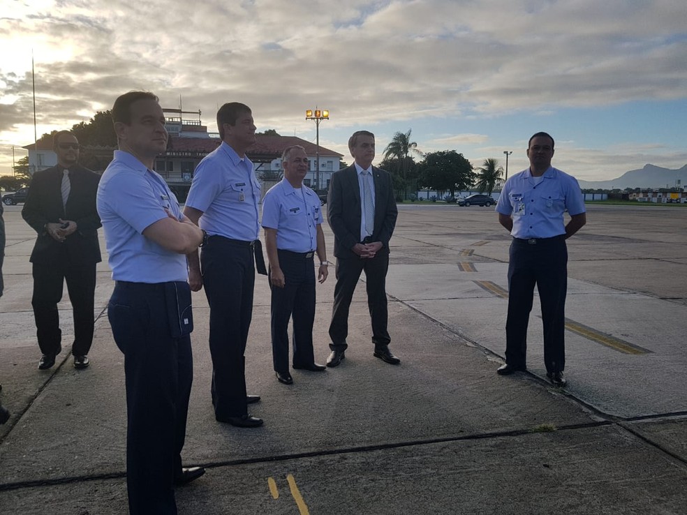 O presidente eleito, Jair Bolsonaro, na Base Aérea do Galeão, antes de embarcar para BrasÃlia â?? Foto: Divulgação/Assessoria de imprensa