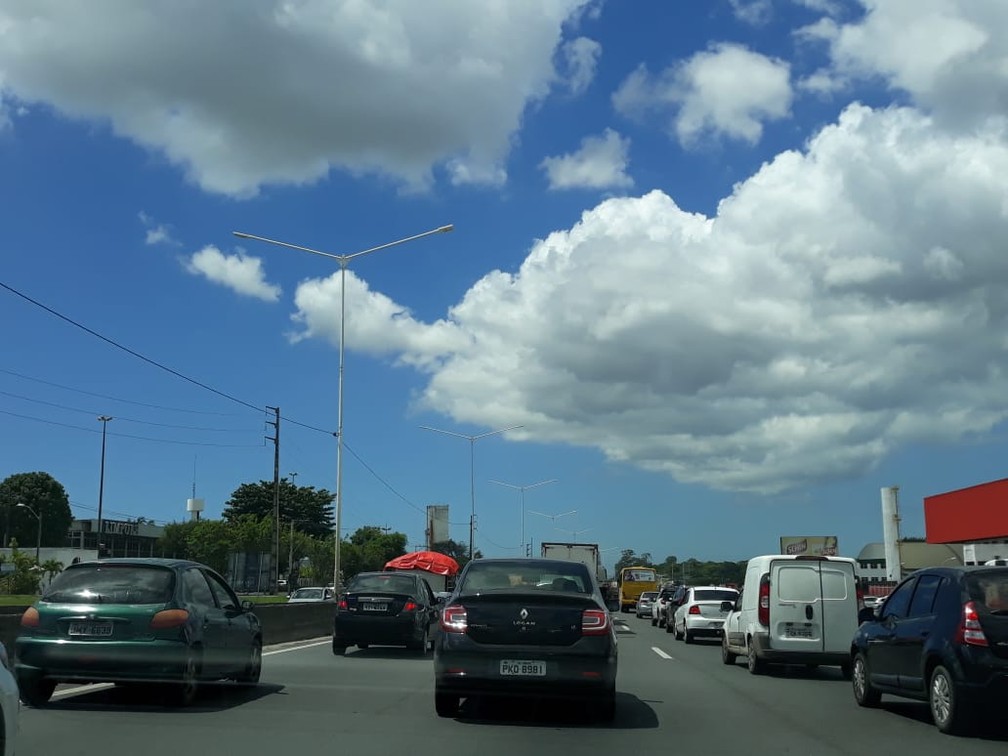 TrÃ¢nsito na BR ficou congestionado por causa do acidente â?? Foto: Alan Oliveira/G1