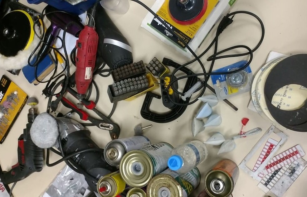 Material usado na adulteraÃ§Ã£o dos carros foram apreendidos  â?? Foto: DivulgaÃ§Ã£o/PolÃ­cia Civil 