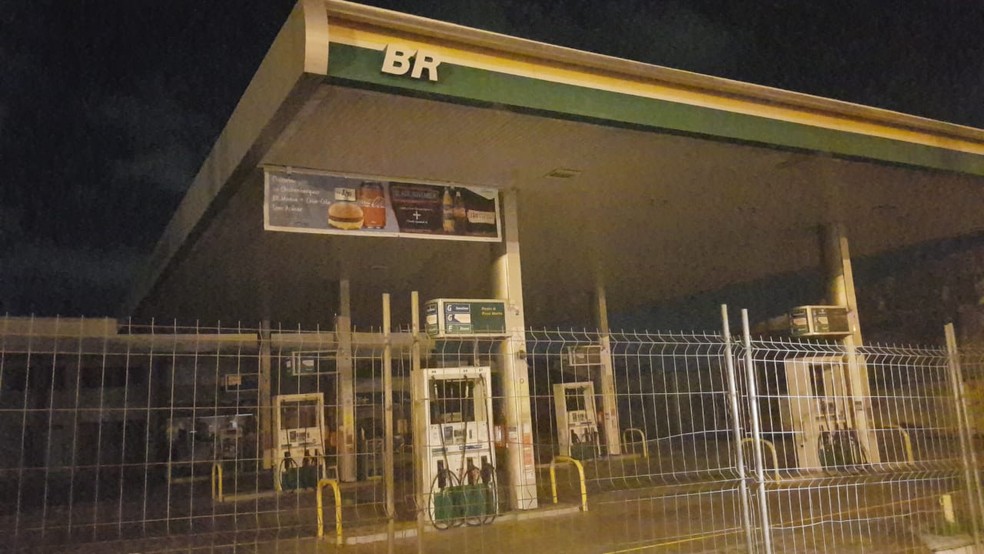 Antes de serem surpreendidos com a reação do cliente, os criminosos chegaram a anunciar um assalto â?? Foto: Rafaela Duarte