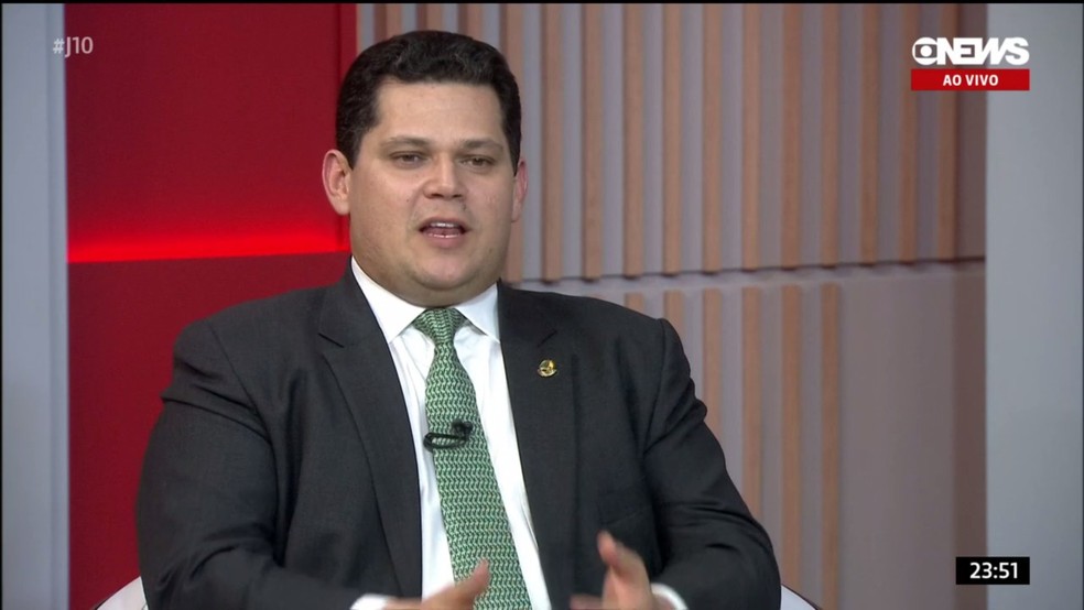 O senador Davi Alcolumbre (DEM-AP), presidente do Senado, durante entrevista Ã  GloboNews nesta terÃ§a (5) â?? Foto: ReproduÃ§Ã£o
