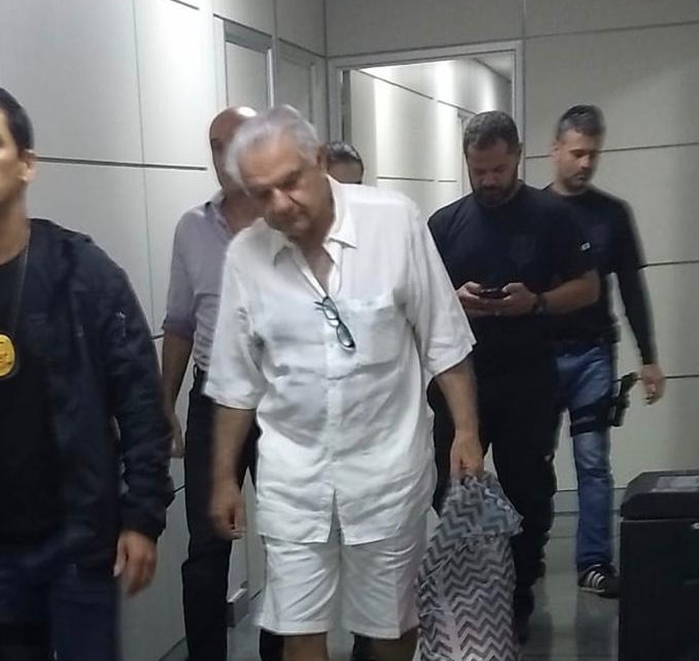 O ex-secretário Elias Miziara ao chegar à sede da PolÃcia Civil do DF â?? Foto: Arquivo Pessoal