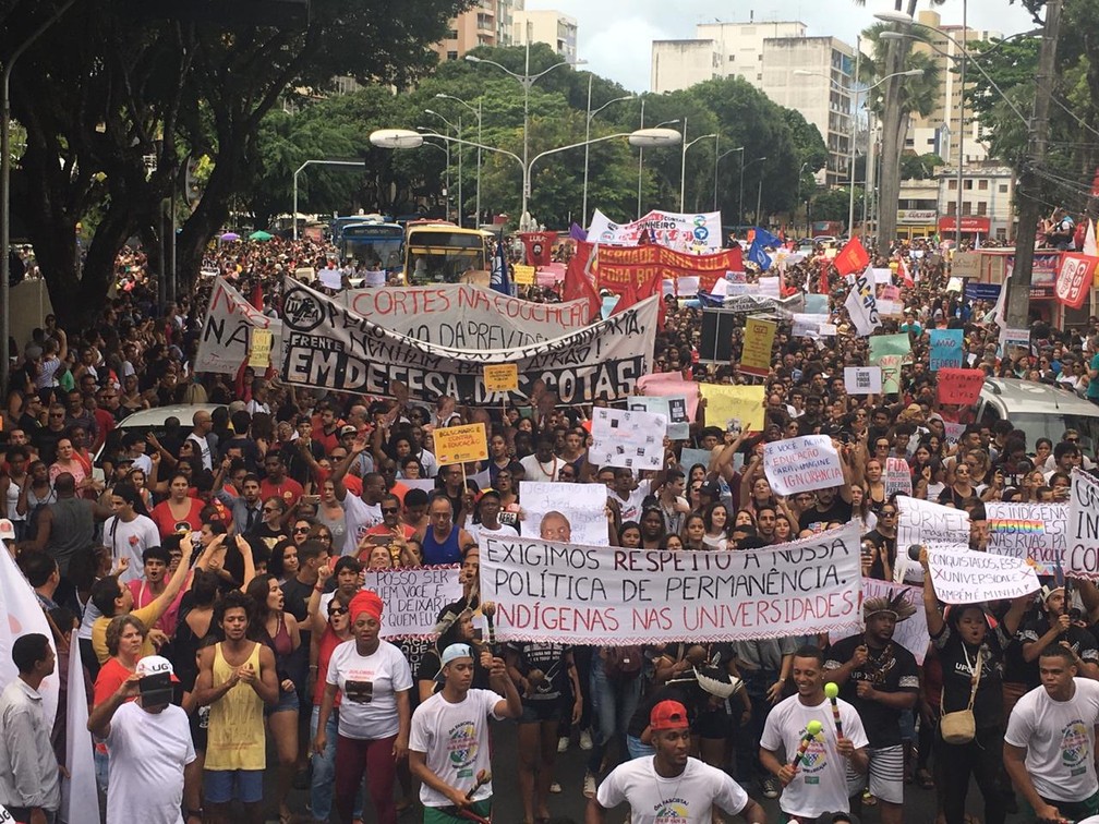 Protesto reúne multidão em Salvador â?? Foto: Maiana Belo/G1 Bahia