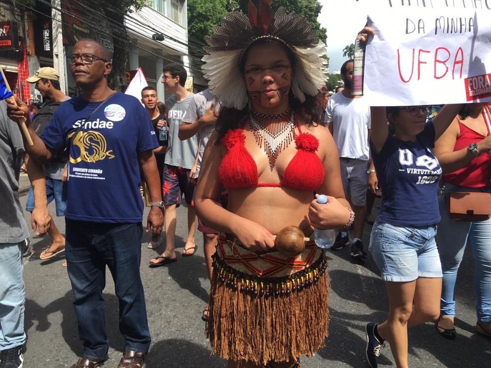 Thays PataxÃ³ diz que luta pela garantia de educaÃ§Ã£o aos indÃ­genas â?? Foto: Maiana Belo/G1 Bahia
