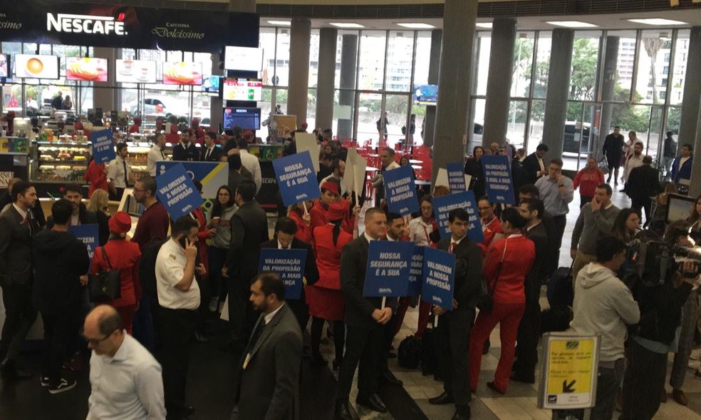 Paralisação de funcionários da Avianca em Congonhas â?? Foto: Renato Franzini/G1