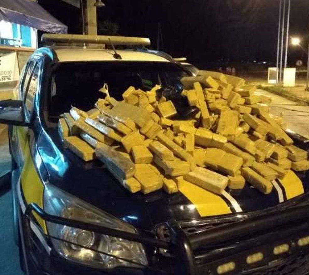 PrisÃ£o ocorreu durante fiscalizaÃ§Ã£o no km 932 da BR 116, em VitÃ³ria da Conquista, na regiÃ£o sudoeste do estado, na terÃ§a-feira (28). â?? Foto: PolÃ­cia RodoviÃ¡ria Federal 