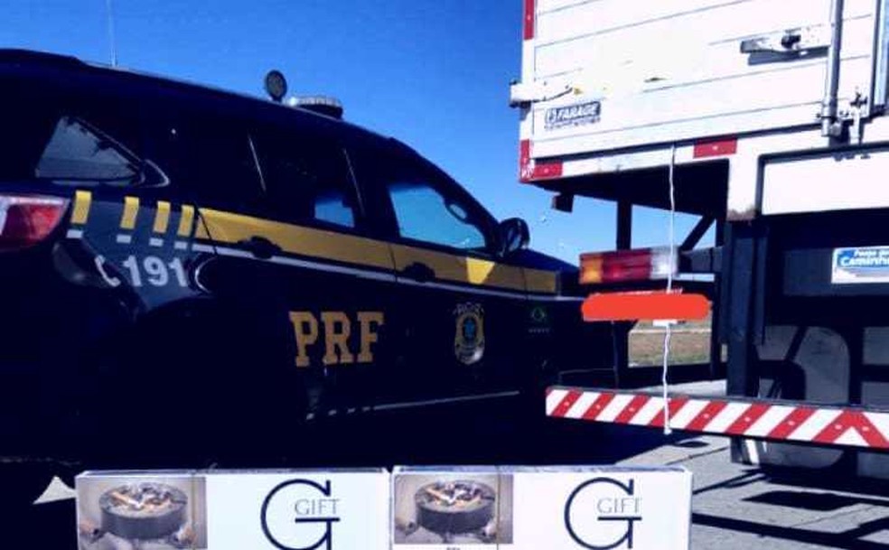 Homem Ã© preso na Bahia e 365 mil maÃ§os de cigarros contrabandeados sÃ£o apreendidos em caminhÃ£o de mudanÃ§a  â?? Foto: DivulgaÃ§Ã£o