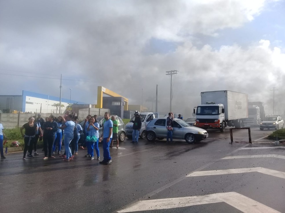 Trabalhadores que prestam serviços aos Correios reclamam de salário atrasado â?? Foto: Cid Vaz/TV Bahia