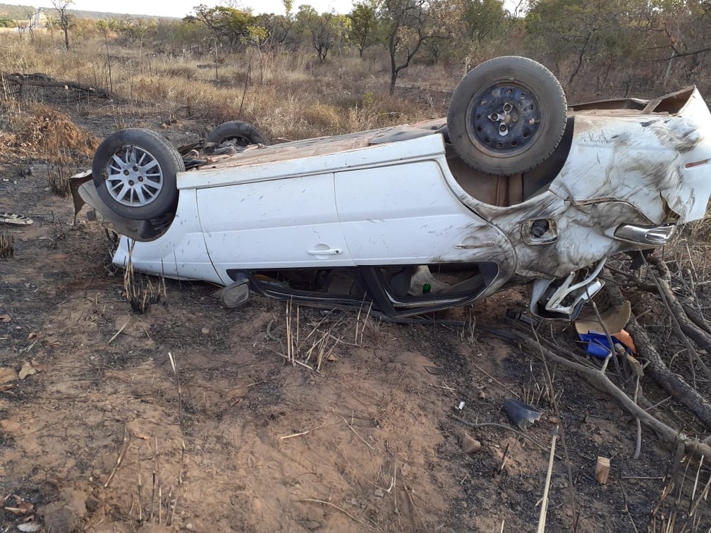 Jovem capotou carro em São Desidério â?? Foto: Divulgação/Blog Sigi Vilares