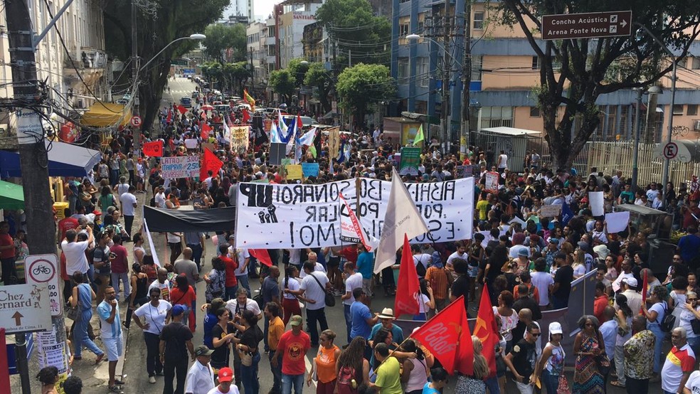 SALVADOR, 10h30: grupo realiza passeata no centro da cidade â?? Foto: Phael Fernandes/G1 Bahia