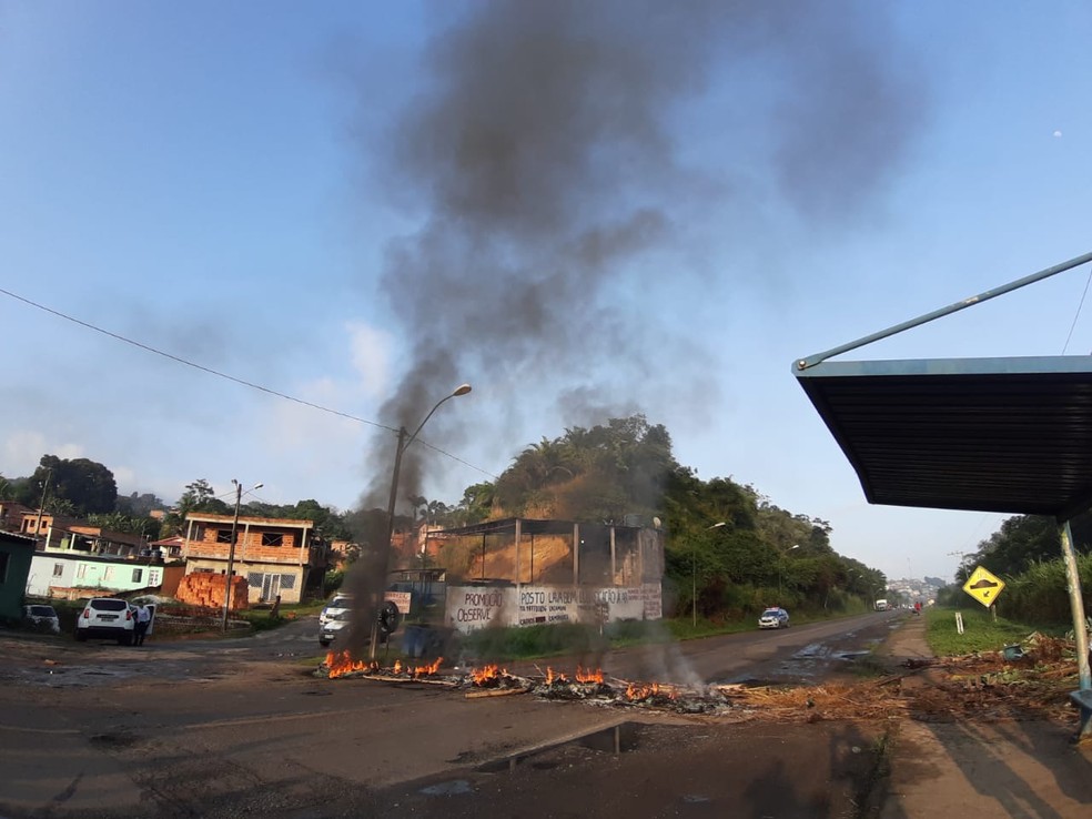 Protesto é realizado na manhã desta terça-feira â?? Foto: Raphael Marques/TV Bahia