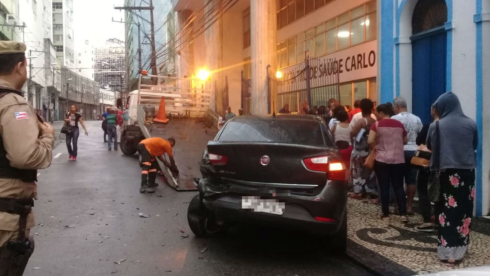 TrÃªs carros batem na Avenida Carlos Gomes; ninguÃ©m se feriu â?? Foto: Cid Vaz/TV Bahia