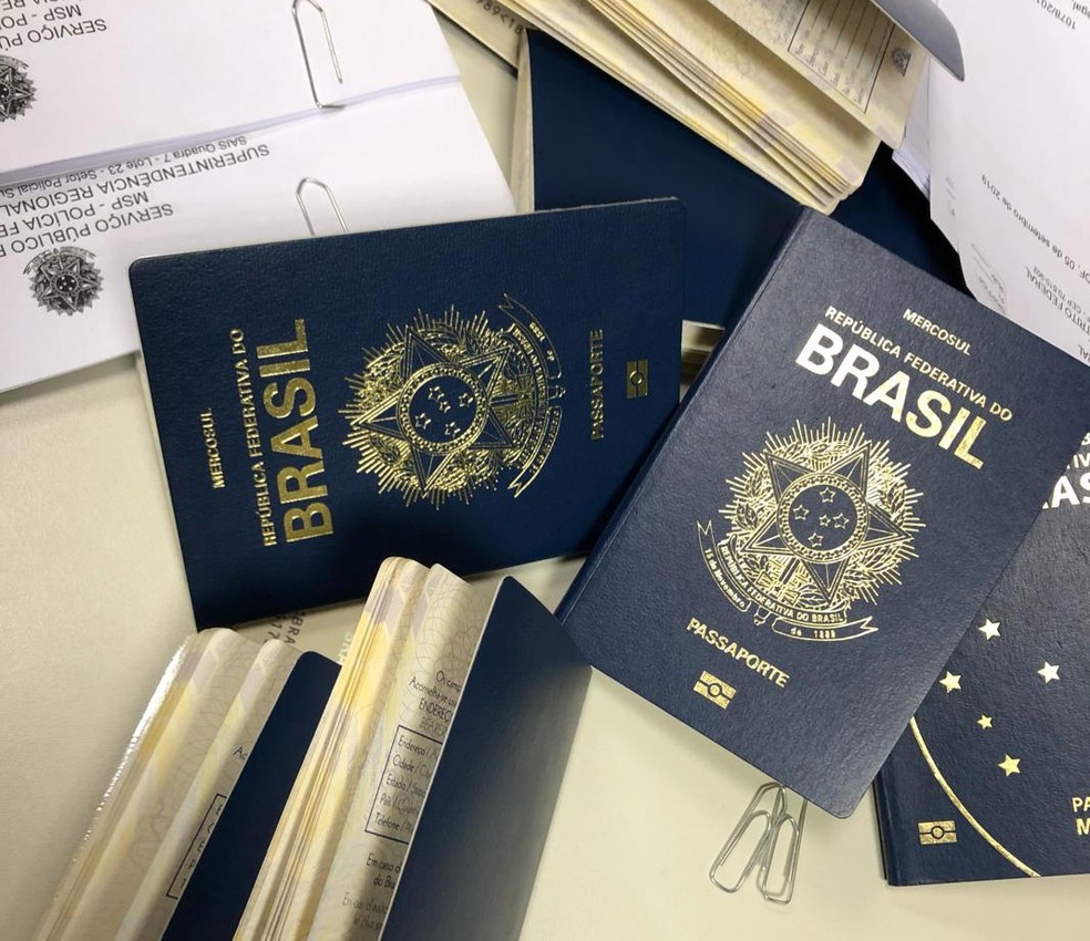Passaportes apreendidos durante operação da PF no Aeroporto de BrasÃlia â?? Foto: PolÃcia Federal/Divulgação