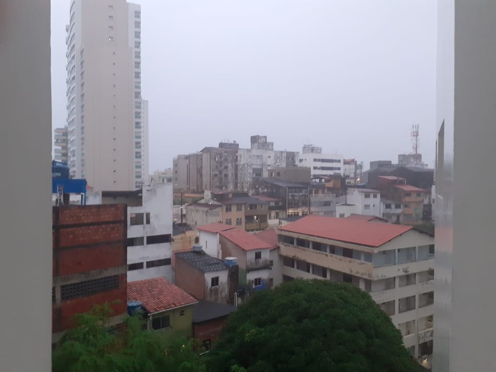 Chuva em Salvador nesta quarta-feira (13) — Foto: Reprodução/TV Bahia