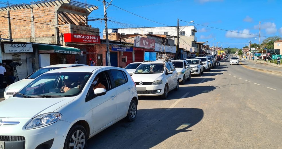 Espera para embarque de veículos é de até 2h — Foto: Sérgio Pinheiro/TV Bahia