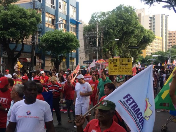 Manifestação é contra a PEC 55, que limita os gastos públicos por 20 anos (Foto: Alan Tiago Alves/G1 Bahia)