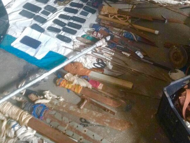 Armas brancas e celulares são apreendidos em Alcaçuz (Foto: G1 RN)