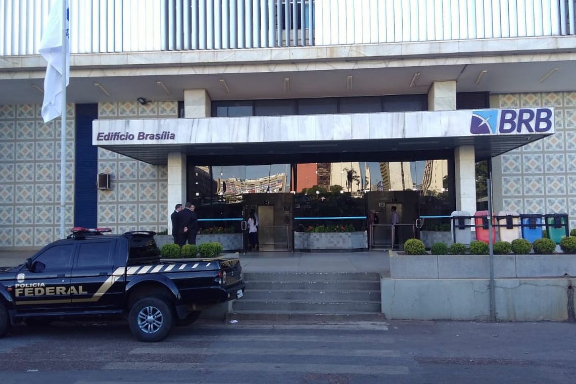 A PolÃcia Federal deflagrou nesta terça (29/1) operação que investiga suposto esquema de pagamento de propinas a diretores e ex-diretores do Banco de BrasÃlia (BRB)