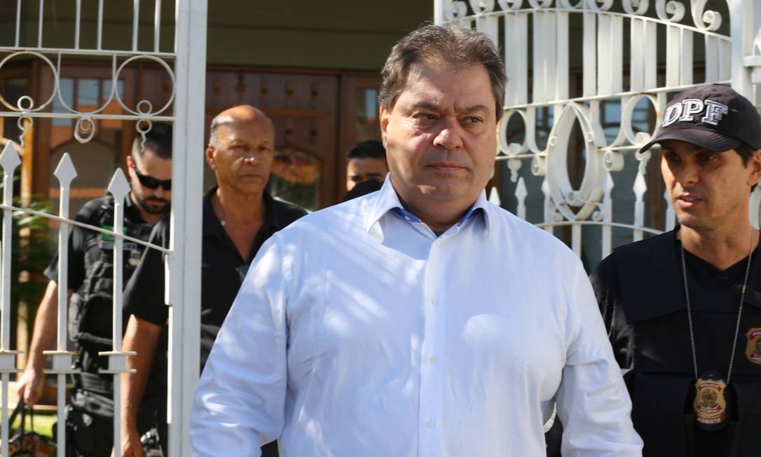 Gim Argello, no dia em que foi preso, na 28ª fase da operação Lava-Jato, chamada Vitória de Pirro Foto: Ailton de Freitas / Agência O Globo (12/04/2016)