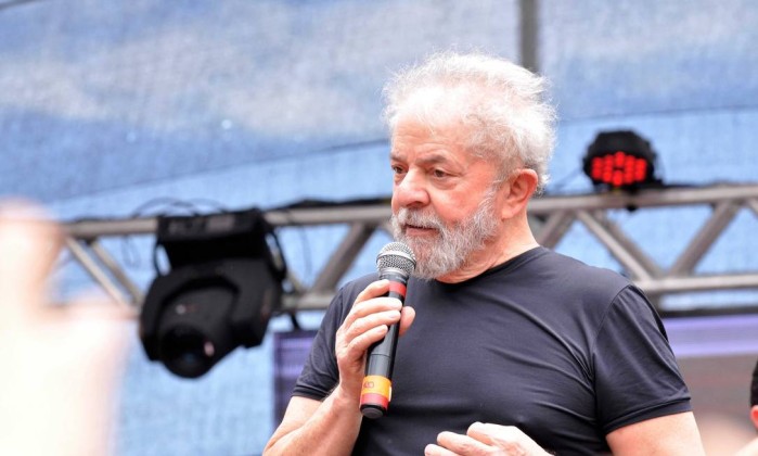 Resultado de imagem para fotos de lula em manifestações em sao paulo ontem