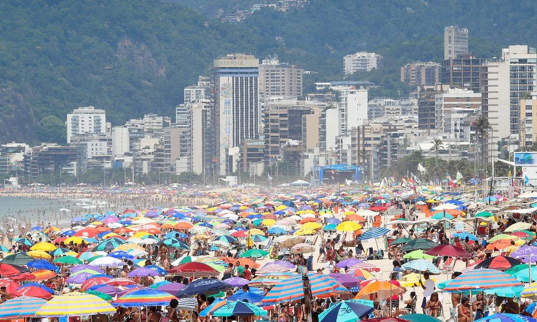 RI - Rio, 11/01/2019, Praias / Ipanema - Praia de Ipanema na manhã deste sábado (11/01). Foto: Márcio Alves / Agência O Globo Foto: Marcio Alves / Agência O Globo