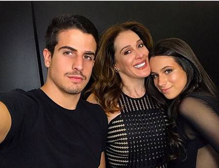 Claudia Raia com os dois filhos no aniversÃ¡rio de Sophia