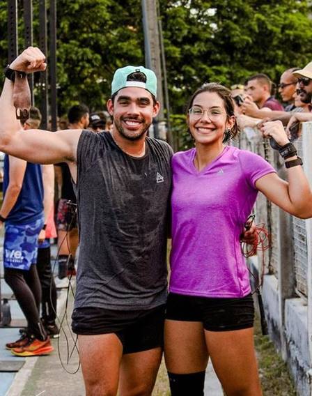 Gabriel Diniz com a irmÃ£ numa competiÃ§Ã£o esportiva