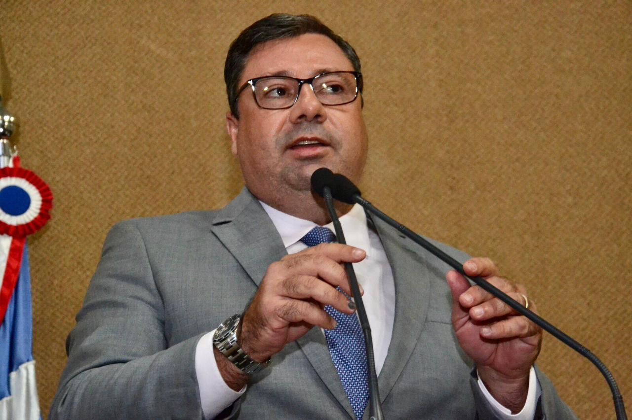 Deputado Penalva no plenário da Alba. Foto: Divulgação