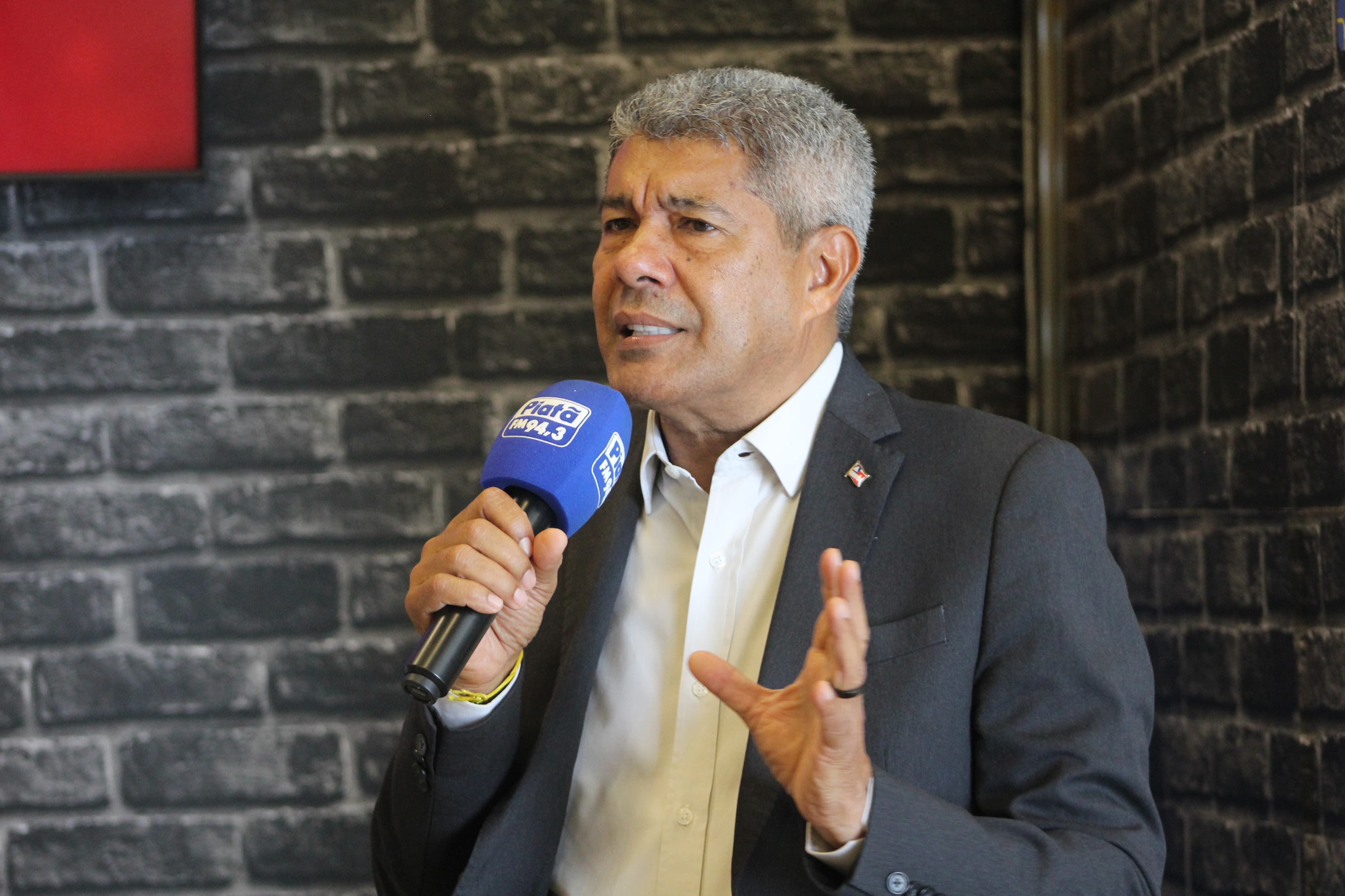 Governador Jerônimo Rodrigues em entrevista à Piatã FM. Foto: Vagner Souza/PS Notícias