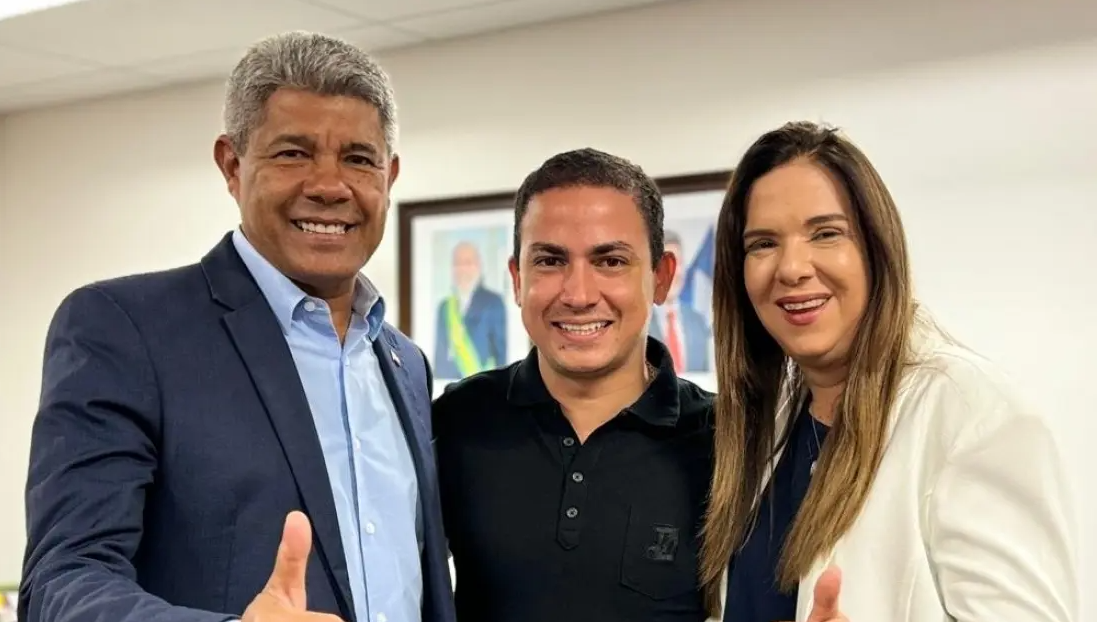 Prefeito Phellipe Brito ao lado do governador Jerônimo Rodrigues e da primeira-dama Tatiana Velloso. Foto: Divulgação