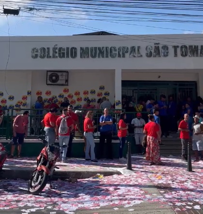 Eleitores de Camaçari chegam cedo às zonas eleitorais para votação no 2º turno