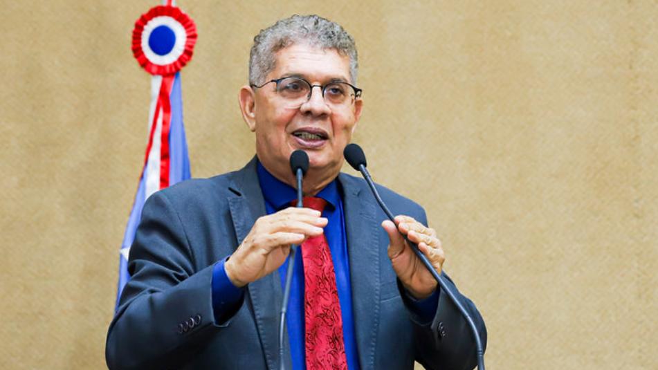 Deputado Zé Raimundo na tribuna da Alba. Foto: Vanner Casaes/Agência ALBA